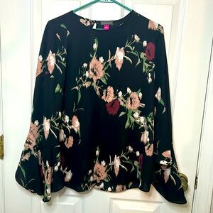 XS Vince camuto flowy floral top